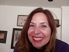 Bihurria american ama burua jolasean